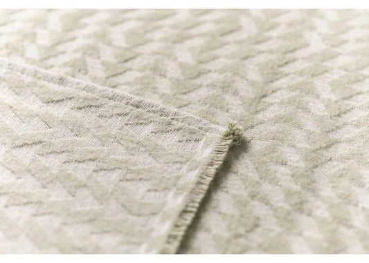 Soft cotton plaid in muted sage green with subtle geometric pattern, unique Wohndeko for an individual style and favorite. - RIVA Plaid Flächenmuster Salbei
