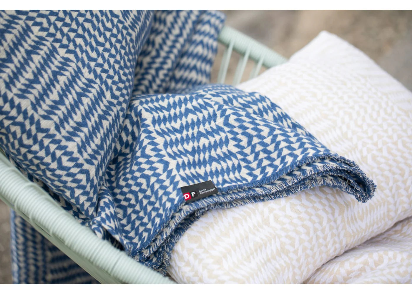 Blue and white patterned linen throw with marine border, lightweight and kuschelig, perfect einzigartig Wohndeko for. - LINO Leinendecke Bordüre Marine