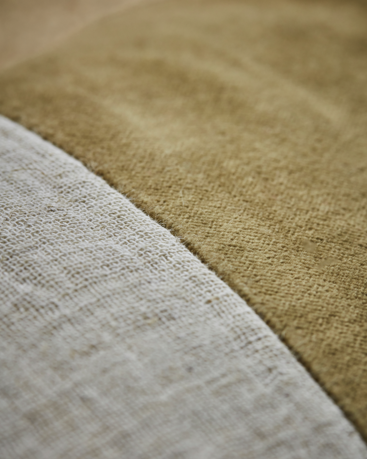 Amber velvet and natural linen cushion cover with unique stripe detail for individueller Stil and Lieblingsstücke für dein. - Cushion Cover Sono Amber