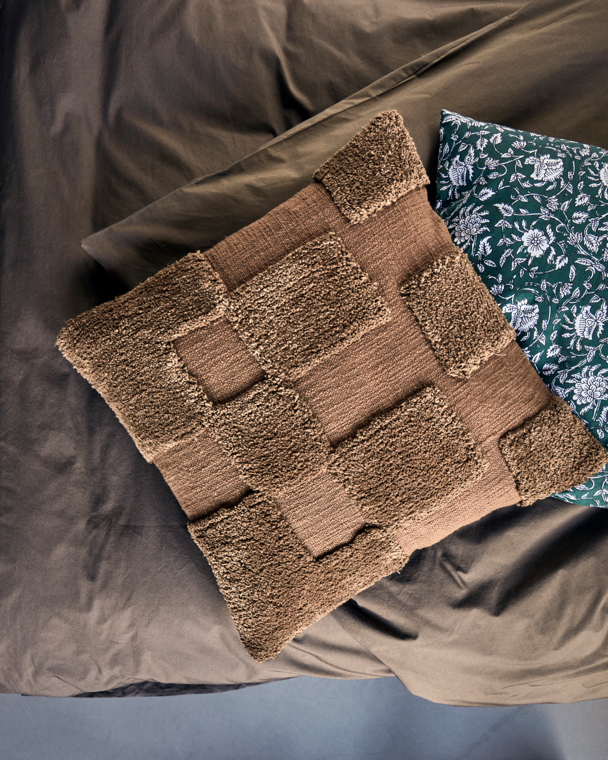 Brown tufted cotton cushion cover with textured geometric pattern, einzigartig Wohndeko for individueller Stil and. - Cushion Cover Potus Brown