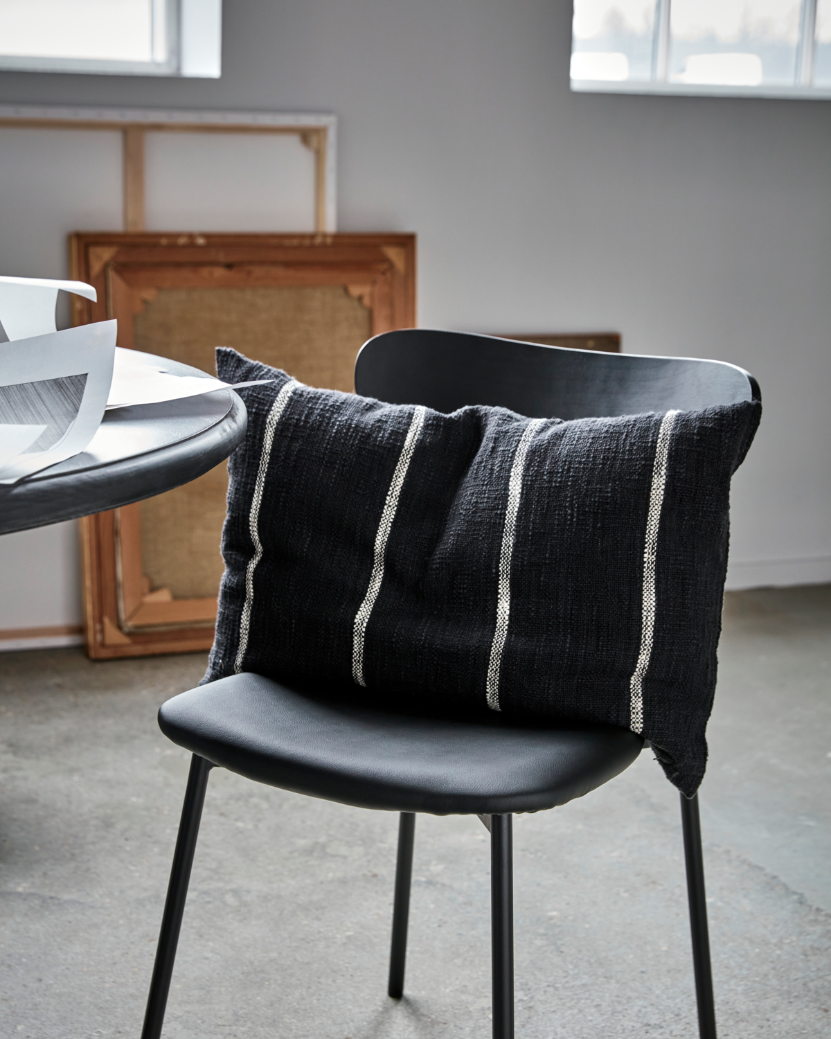 Black cushion cover with off-white vertical stripes on minimalist black chair, einzigartig Wohndeko for individueller Stil. - Cushion Cover Tuur Black-Offwhite