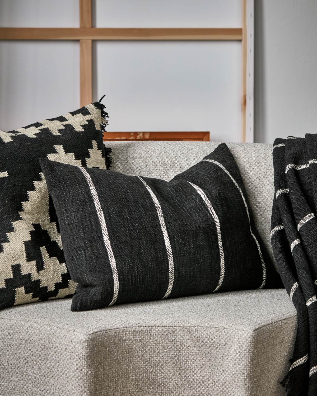 Black and offwhite striped cotton cushion cover 60x40 cm, einzigartig Wohndeko for individueller Stil and Lieblingsstücke. - Cushion Cover Tuur Black-Offwhite