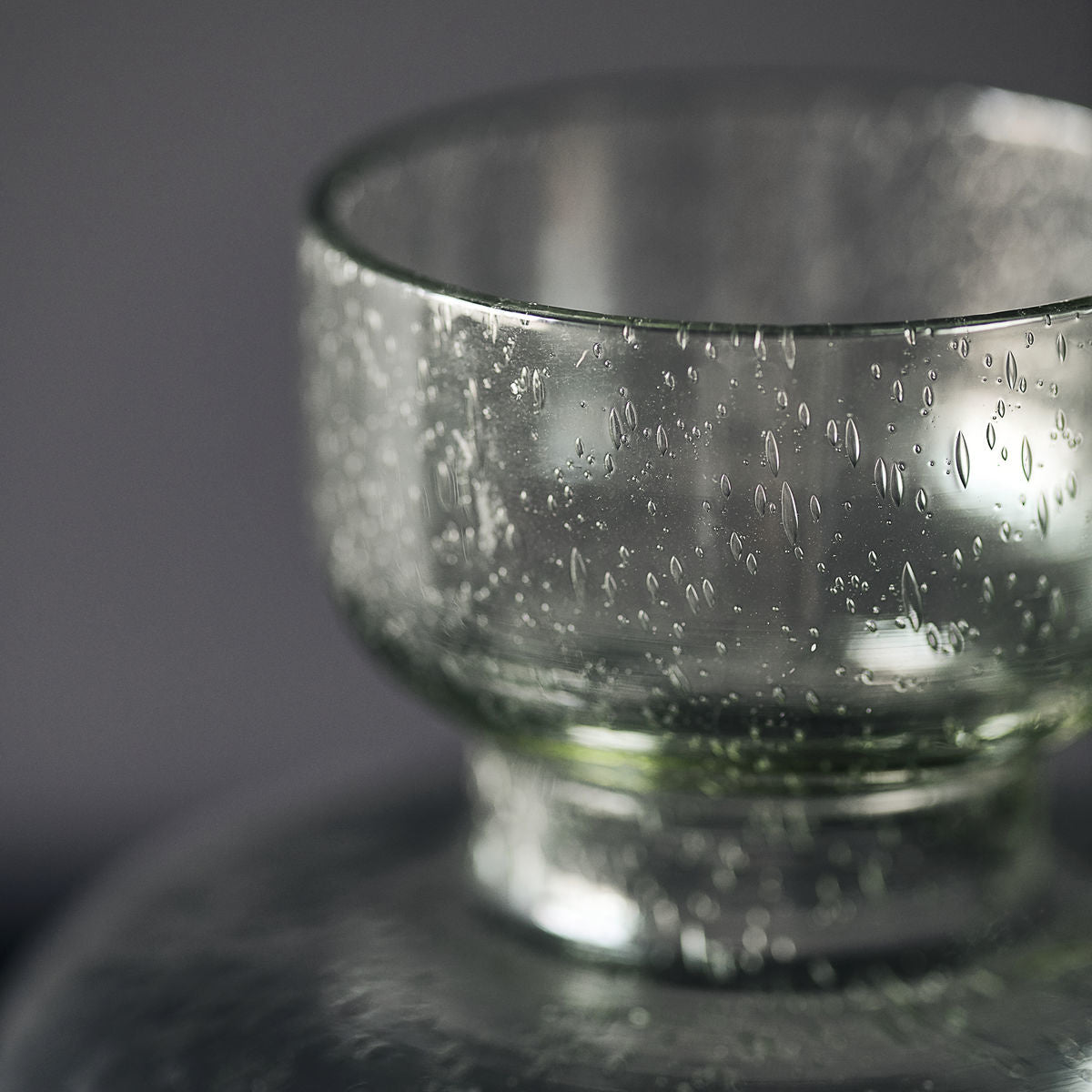 Green glass vase with textured bubbles, einzigartig Wohndeko for individueller Stil and Lieblingsstücke für dein Zuhause. - Vase Organi green