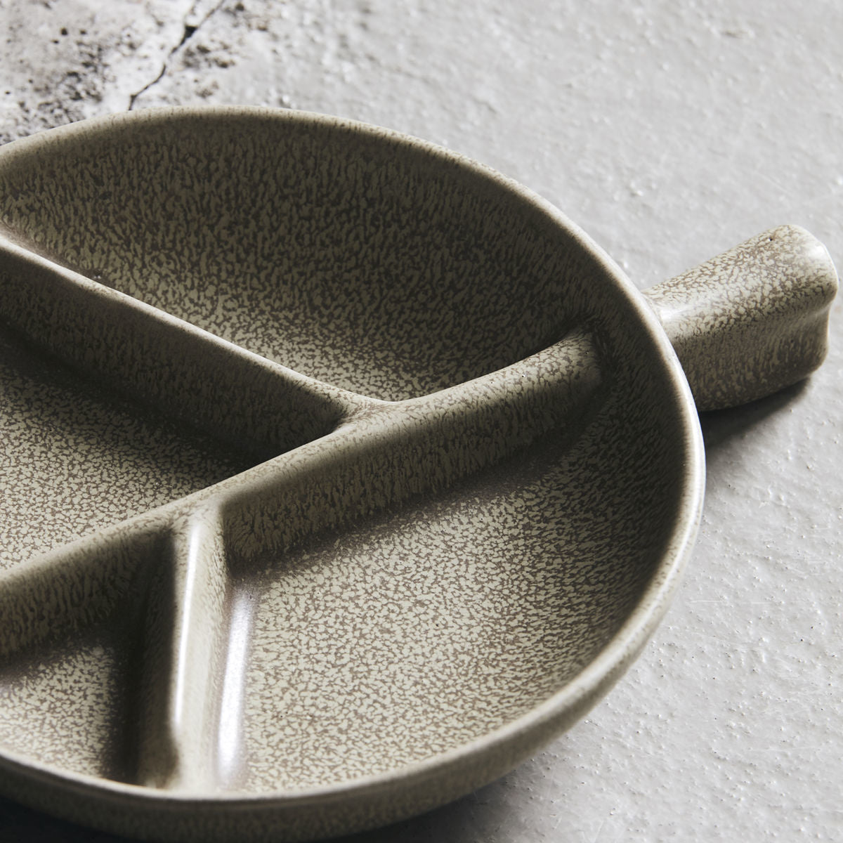 Green ceramic Plate Branch with textured finish and three compartments, einzigartig Wohndeko for individueller Stil and. - Plate Branch green