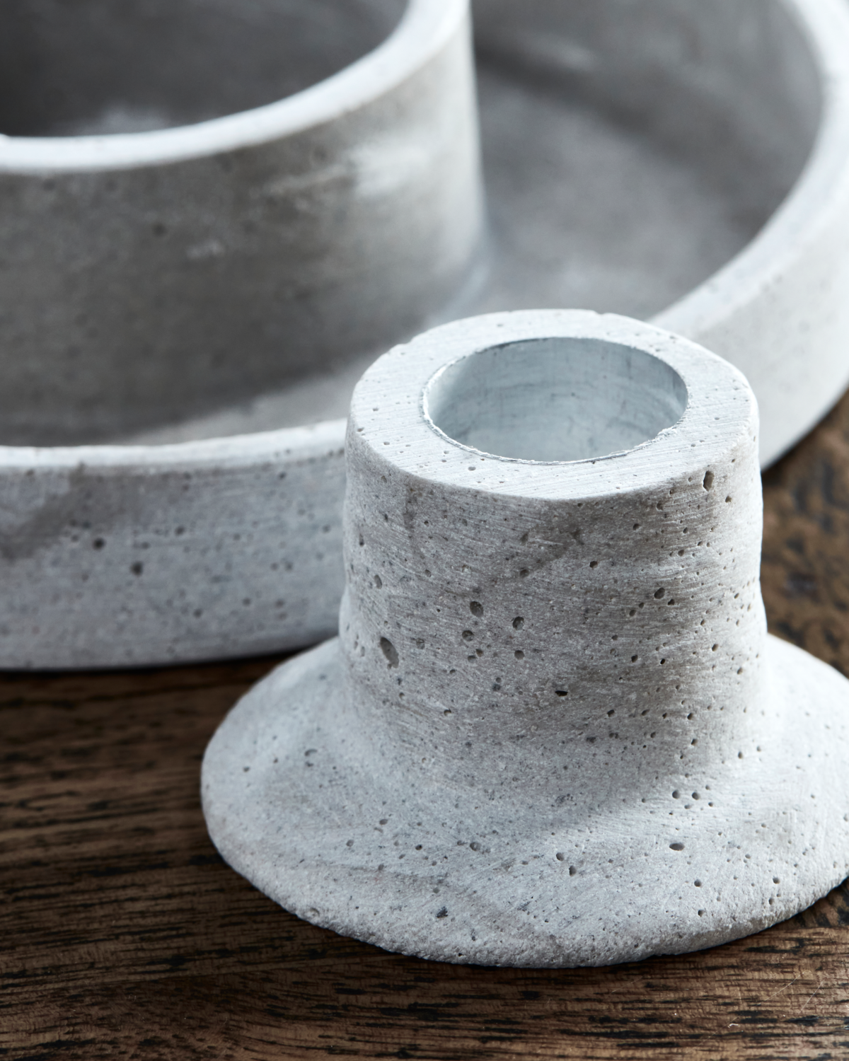 Grey concrete 2-in-1 candle stand with textured finish, einzigartig Wohndeko for individueller Stil and Lieblingsstücke für. - Candle Stand 2 in 1 Daca Grey