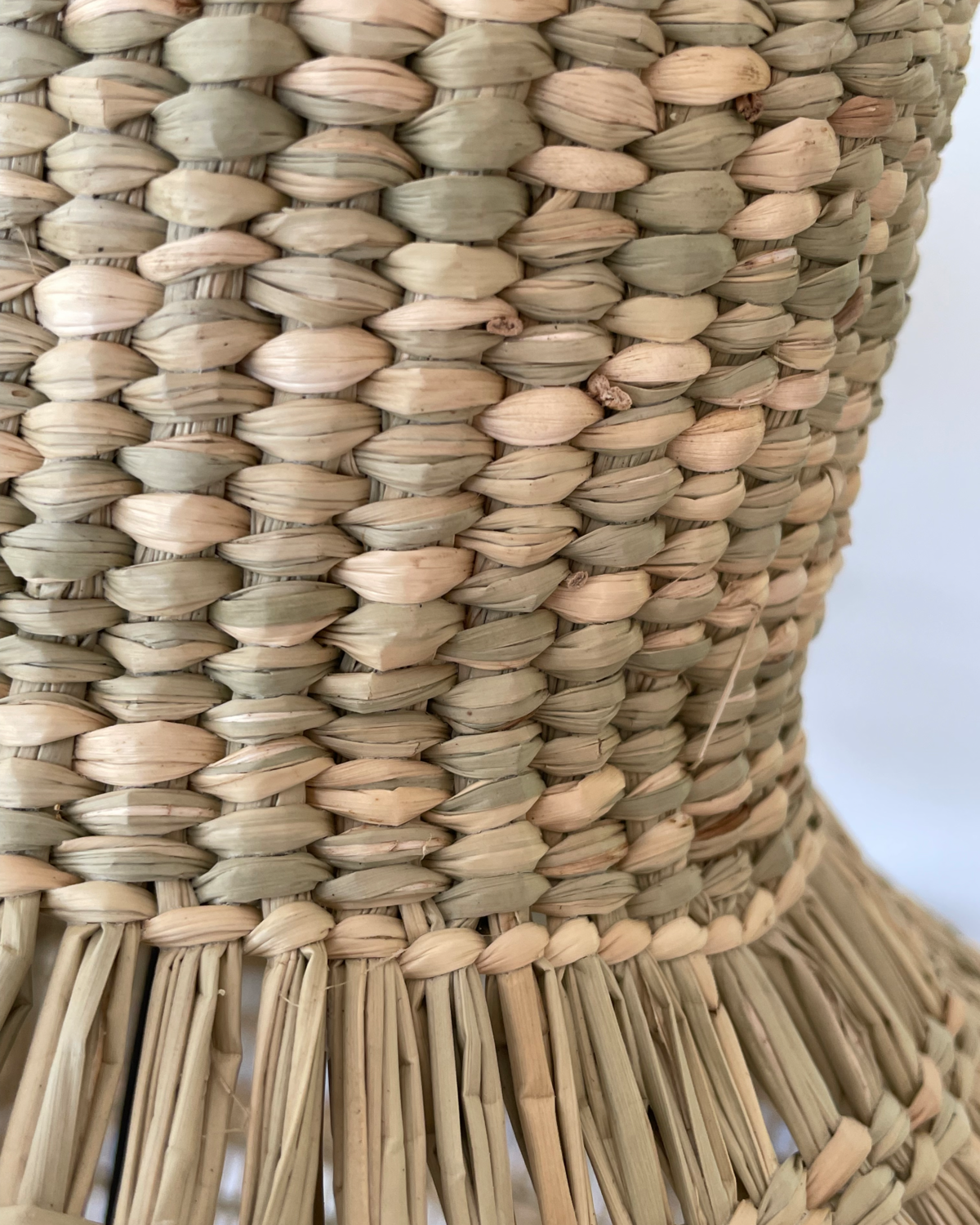 Woven natural seagrass lampshade with braided texture for unique home decor and individual style. - Lampenschirm Rami Natural