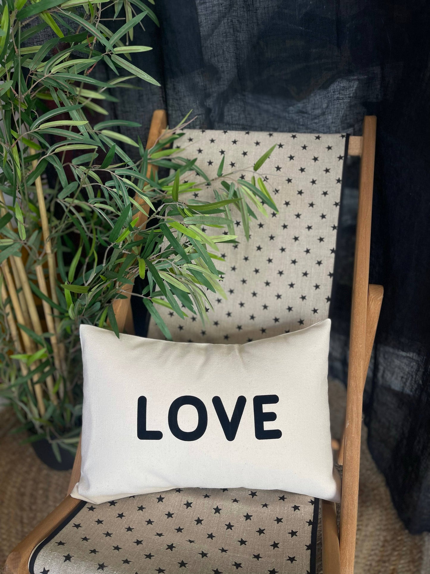 Baumwoll-Kissenhülle „LOVE“ ecru