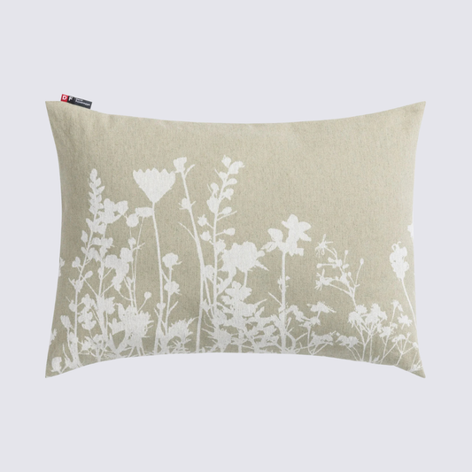 Light green linen pillow cover with delicate white floral pattern, unique Wohndeko for an individueller Stil and. - PORTO Kissenhülle Blumen lindgrün