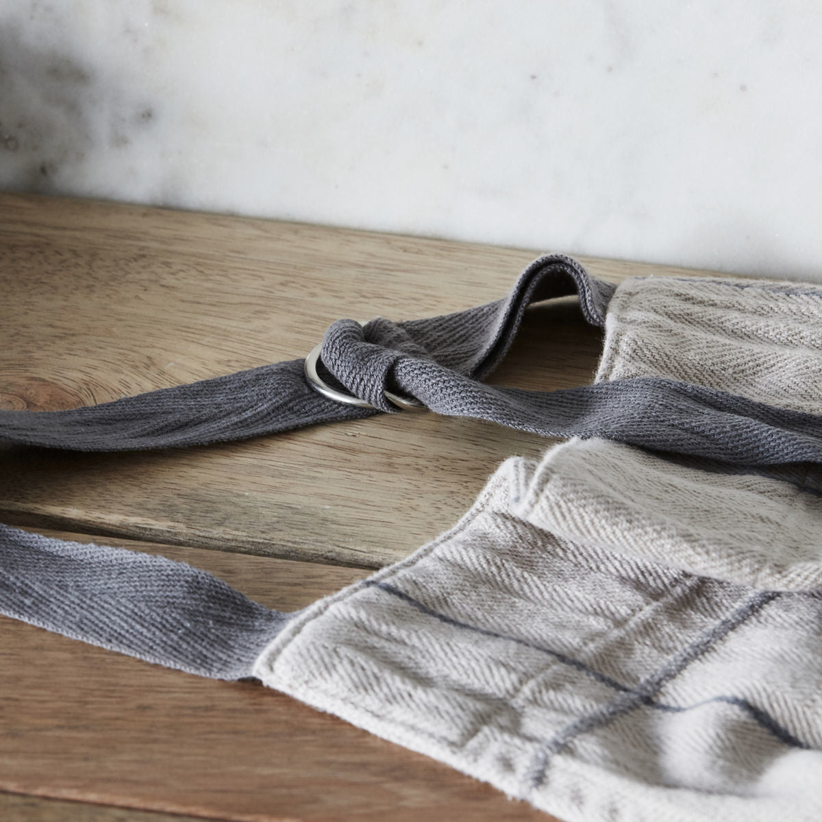Sand-colored apron with gray adjustable strap, textured fabric, einzigartig Wohndeko accent for individueller Stil and. - Apron Opa Sand, one size