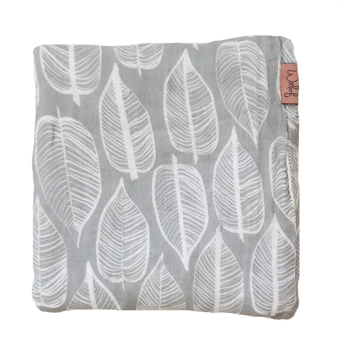 Warm grey swaddle with white leaf pattern, einzigartig Wohndeko for individueller Stil and Lieblingsstücke für dein Zuhause. - Swaddle 120x120 Beleaf Warm grey