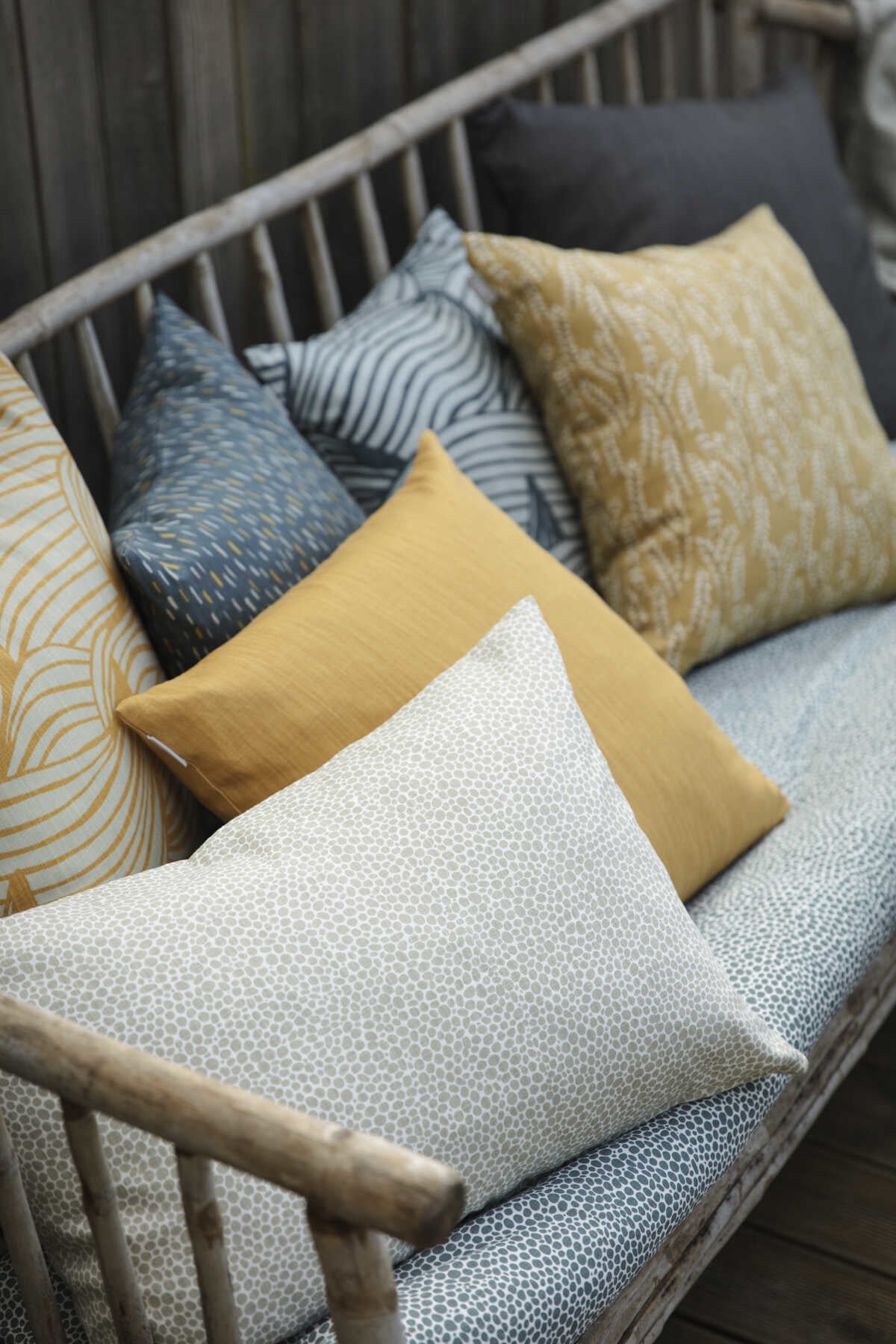 Ocher KVIST cushion cover with textured fabric, unique Wohndeko for individueller Stil and Lieblingsstücke für dein Zuhause. - KVIST Cushion Cover ocher 50